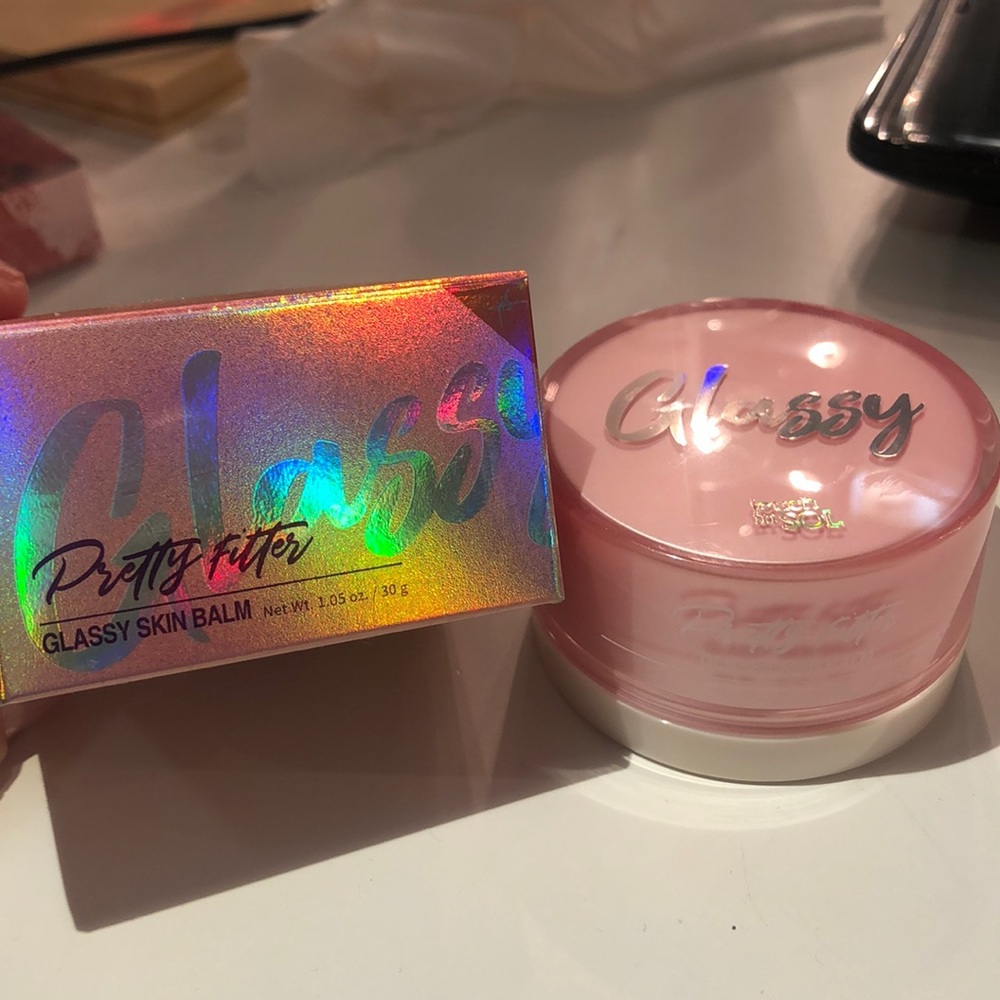 Touch in SOL glassy skin balm - pretty filter